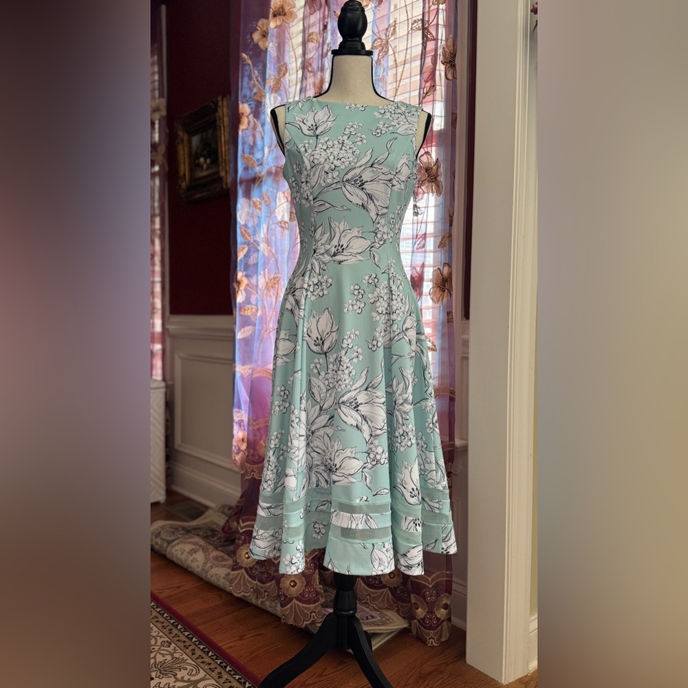 NWOT beautiful CK dress size 4. Good for party,wedding and causal